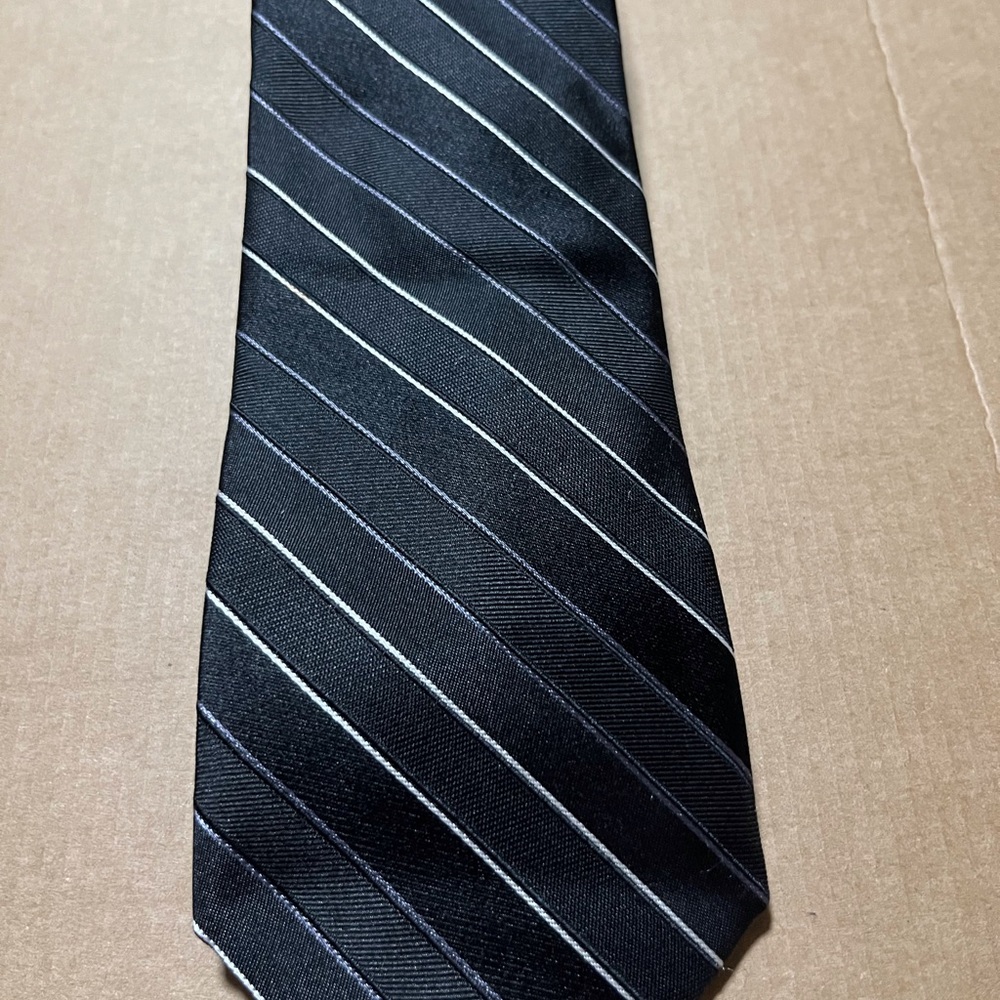 SELLING MICHAEL KORS TIE COLOR BLACK and SILVER 60”L